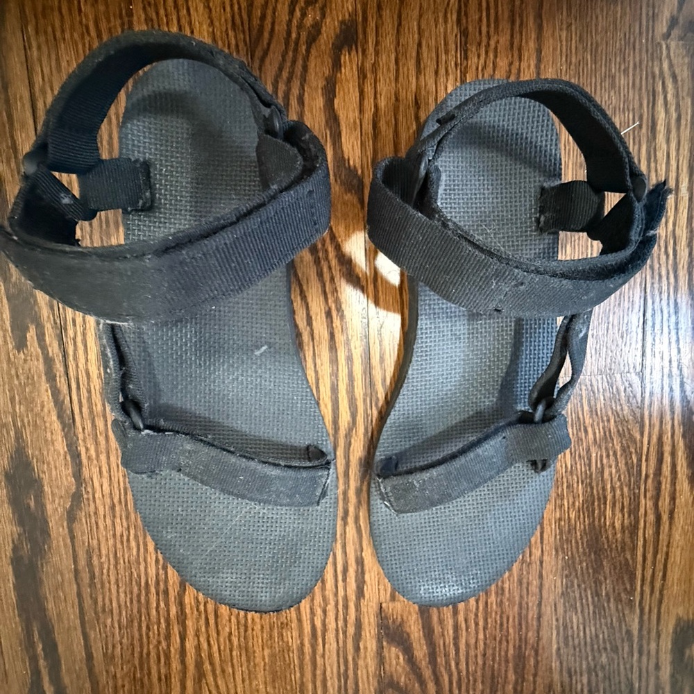 Women’s Teva Black Sandals Size‎ 11